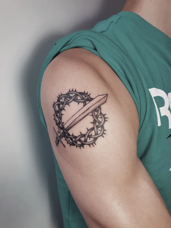 black and grey blackwork Tatuaggio su upper arm #41159 | Tatuatore Забелина Анастасия