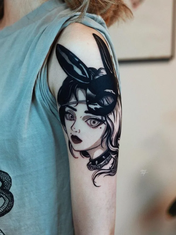 female black and grey blackwork tattoo auf upper arm #41181 | Tätowierer Валерия Волохова