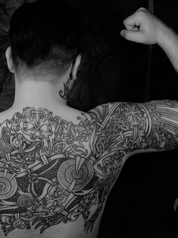male black and grey blackwork татуировка на full back #55953 | Тату мастер Мари Мовган