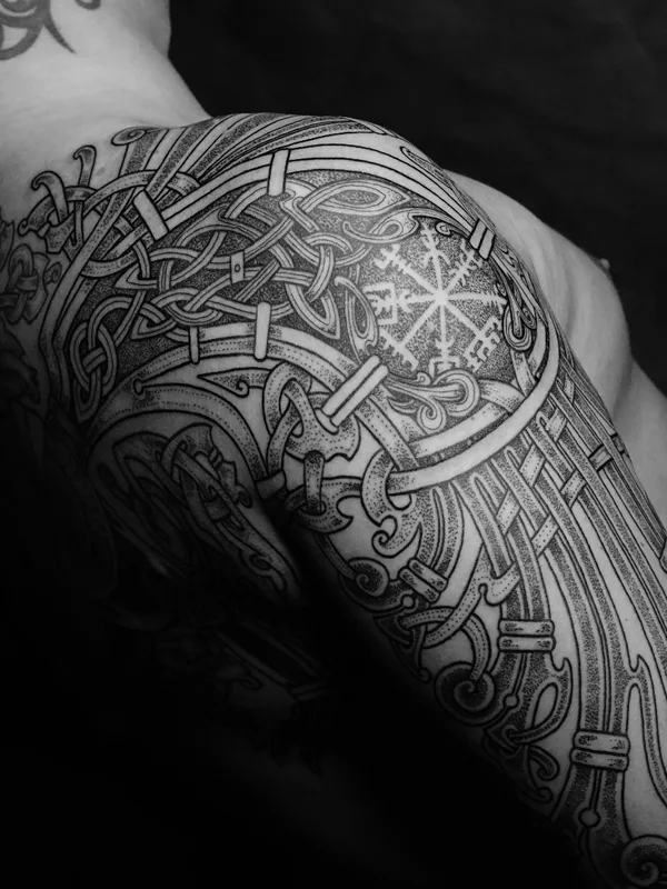 male black and grey blackwork татуировка на full sleeve #55961 | Тату мастер Мари Мовган