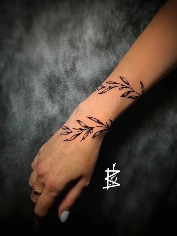 female black fineline татуировка на forearm #73305 | Тату мастер Никита Кириллов BakedTattoo
