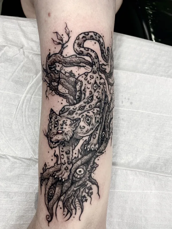 black and grey blackwork татуировка на forearm #73316 | Тату мастер Noxia
