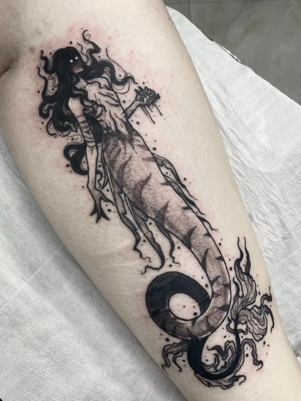 black and grey blackwork татуировка на calf #73315 | Тату мастер Noxia