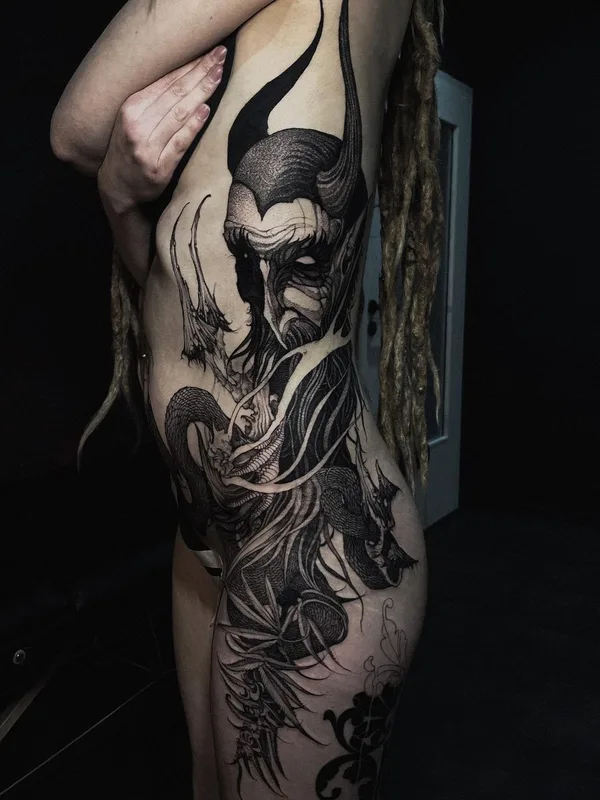 female black blackwork татуировка на side #59520 | Тату мастер Александра Возякова