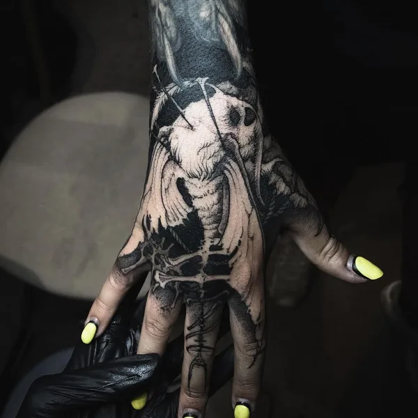 Graphic tattoo by Александра Возякова in Saint Petersburg