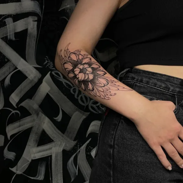 Graphic tattoo by Дмитрий Павлов in Saint Petersburg