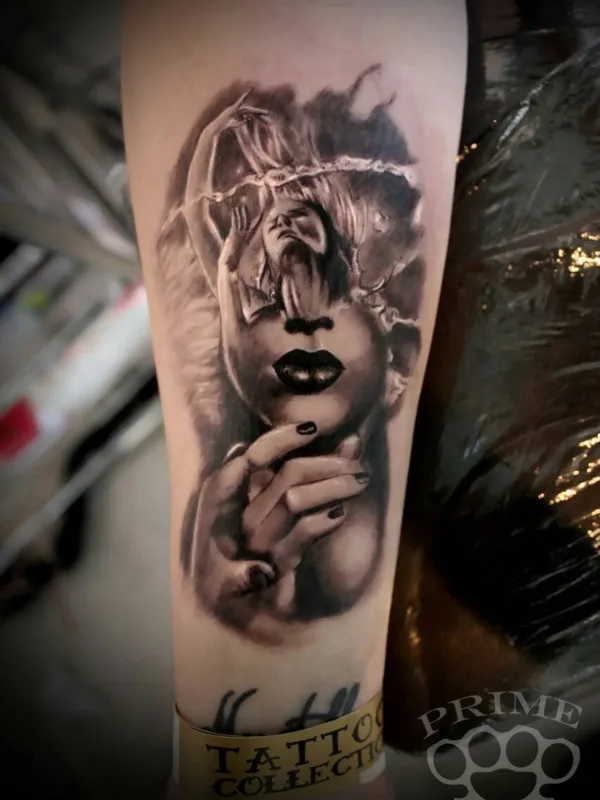 female black and grey realism tatuaje en forearm #33688 | Tatuador Aleksandr Ponomarenko
