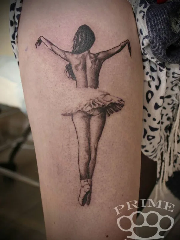 female black and grey black and grey tatuaje en thigh #33689 | Tatuador Aleksandr Ponomarenko