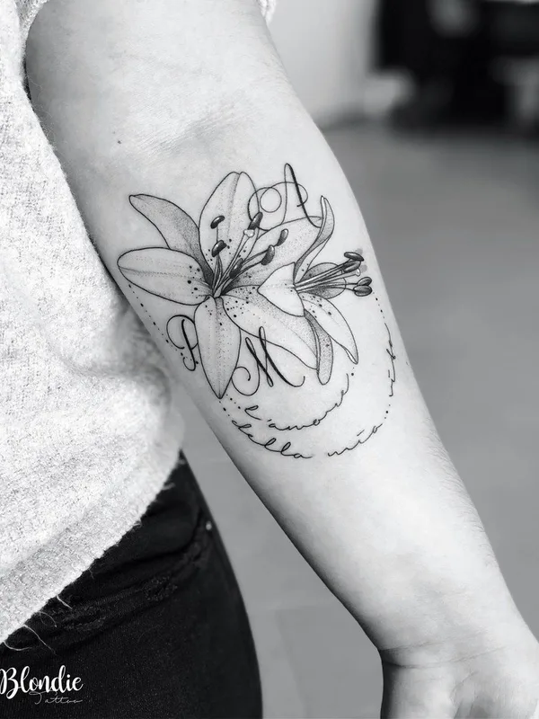 female black and grey fineline татуировка на forearm #33717 | Тату мастер Blondie