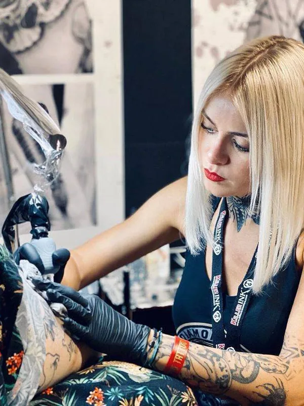 female black blackwork татуировка на forearm #33714 | Тату мастер Blondie
