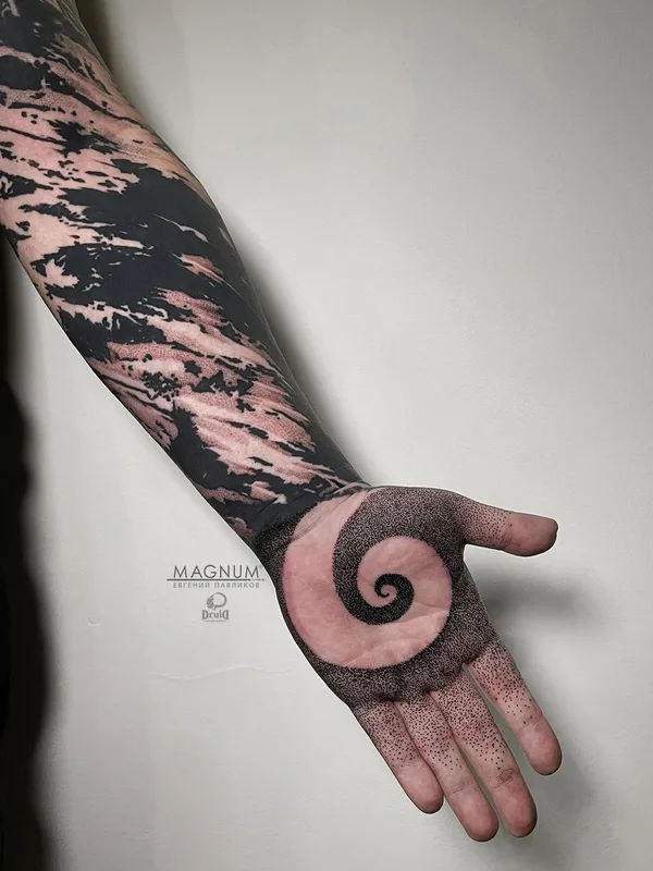 black blackwork татуировка на forearm #44371 | Тату мастер Евгений Павликов