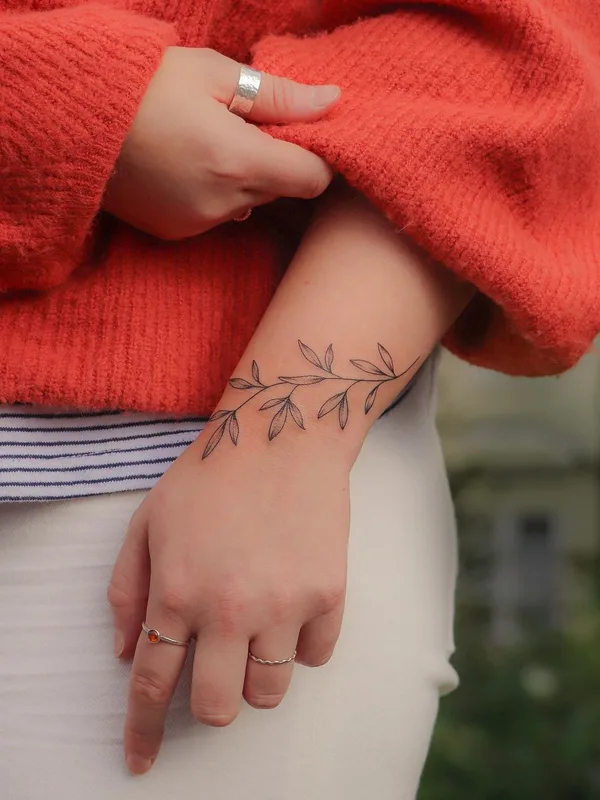 female black fineline татуировка на wrist #44428 | Тату мастер Zaya