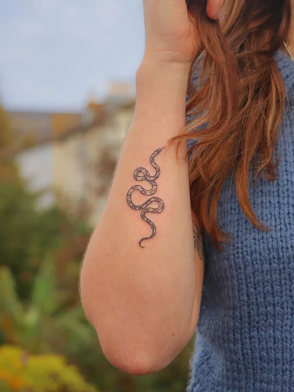 female black linework татуировка на forearm #44439 | Тату мастер Zaya