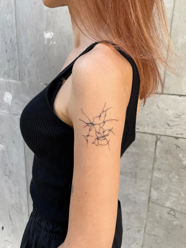female black linework tatouage sur upper arm #44449 | Artiste tatoueur Jake Nowicz