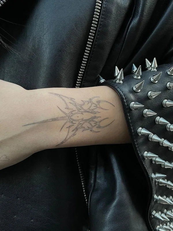 black linework tatouage sur forearm #44457 | Artiste tatoueur Jake Nowicz