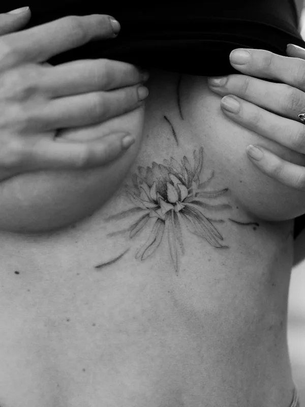 female black and grey fineline 타투 부위 sternum #60042 | 타투이스트 Kseniya WAY.INK