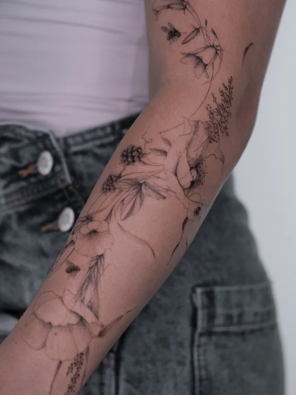 female black and grey fineline 타투 부위 forearm #60052 | 타투이스트 Kseniya WAY.INK