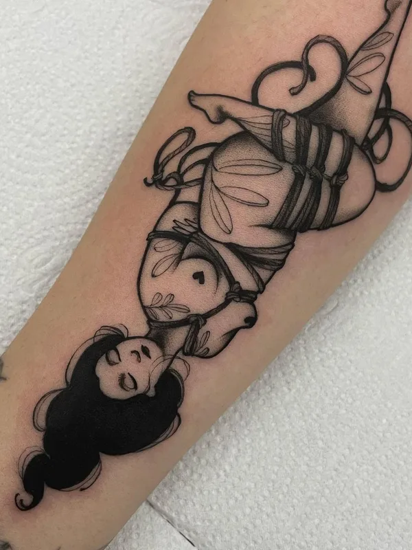 female black blackwork татуировка на forearm #61015 | Тату мастер Camomila