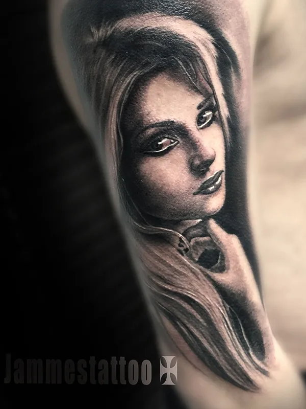 female black and grey realism татуировка на bicep #35626 | Тату мастер jammes 