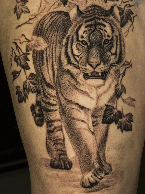 black and grey realism Tatuaggio su thigh #54145 | Tatuatore Олег Романов