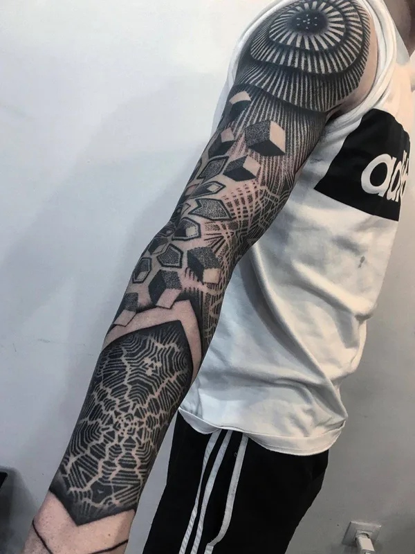 male black geometric татуировка на full sleeve #30357 | Тату мастер Daniele Lo Scritto