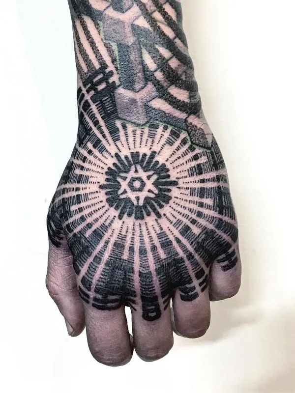 black geometric татуировка на back of hand #30347 | Тату мастер Daniele Lo Scritto