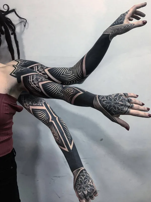 female black blackwork татуировка на full sleeve #30360 | Тату мастер Daniele Lo Scritto
