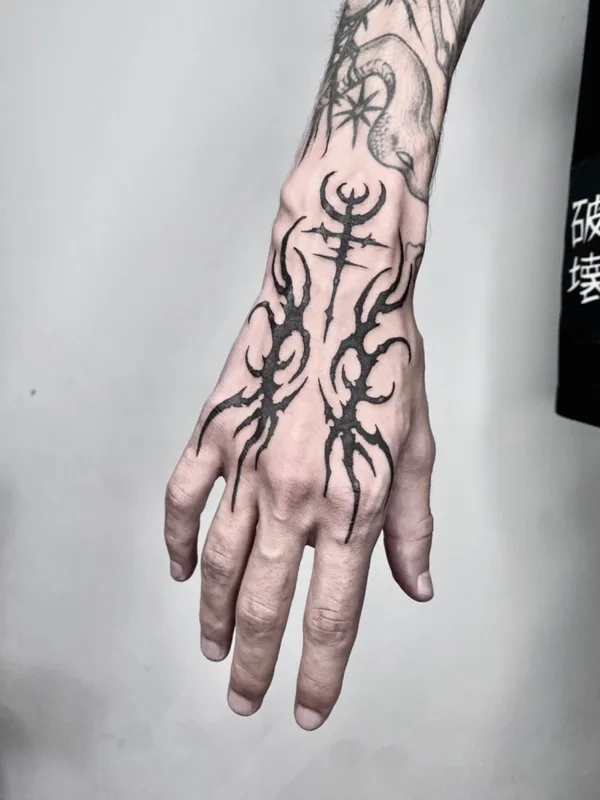 black tribal татуировка на hand #70421 | Тату мастер Лика Лесова