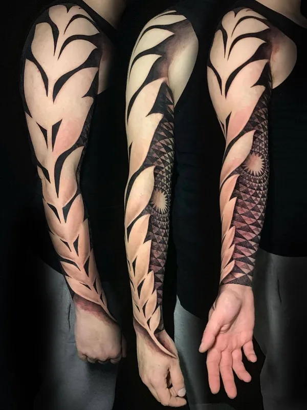 black and grey geometric tatouage sur full sleeve #31611 | Artiste tatoueur John Del-Pinto