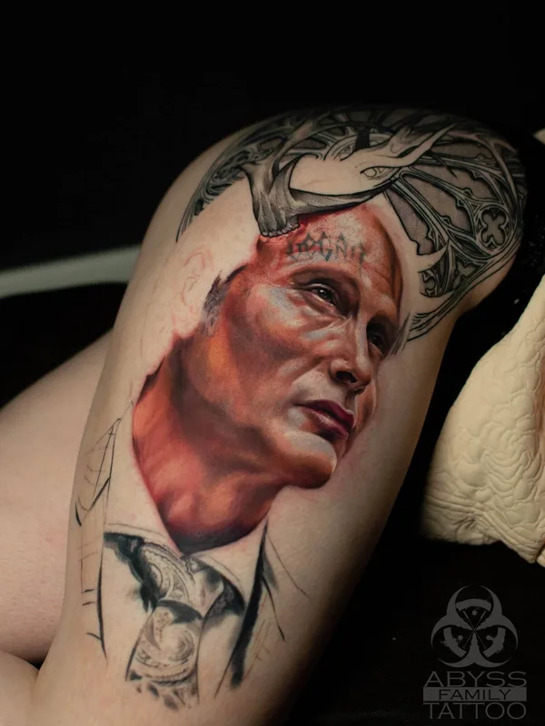 male color realism tatouage sur thigh #32382 | Artiste tatoueur Александр Эбисс