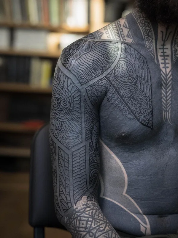 male black blackwork tattoo auf full sleeve #61107 | Tätowierer Thomas Hooper