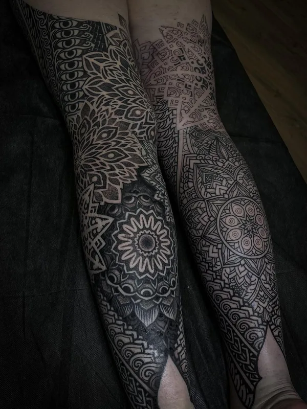 black blackwork tattoo auf full leg #61109 | Tätowierer Thomas Hooper