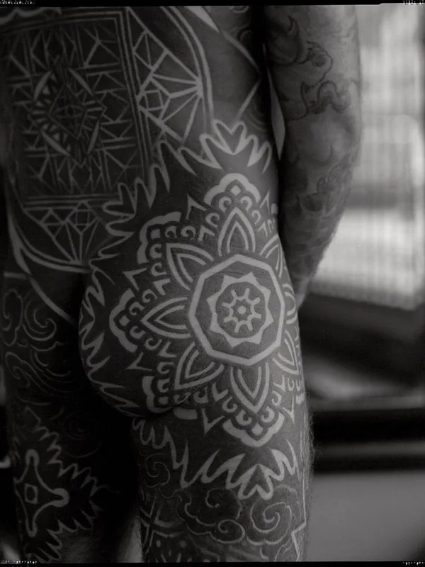 male black blackwork tattoo auf full body #61112 | Tätowierer Thomas Hooper