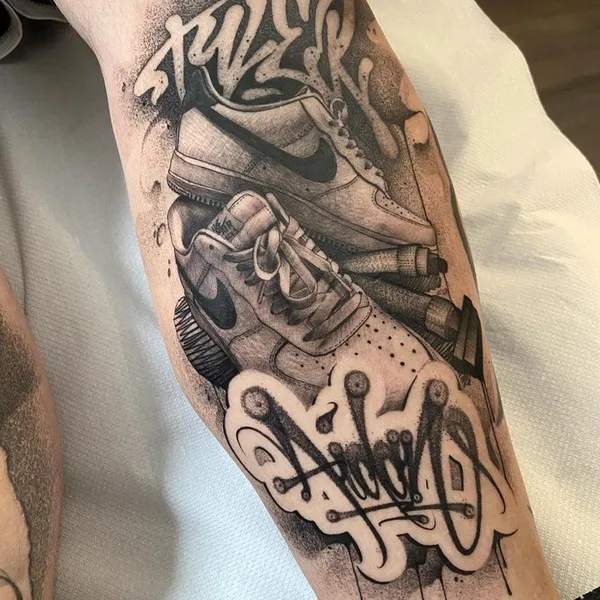 Graphic tattoo by Stefano Phen in Barcelona