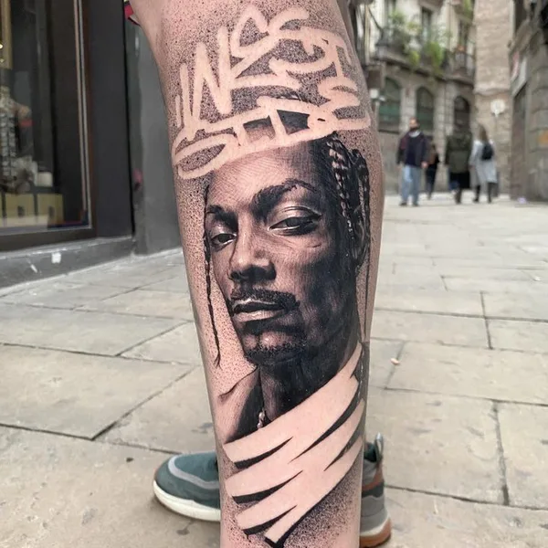 Graphic tattoo by Stefano Phen in Barcelona
