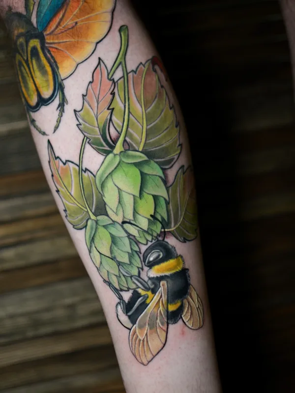 color illustrative tattoo auf calf #53532 | Tätowierer Anny Lorylin