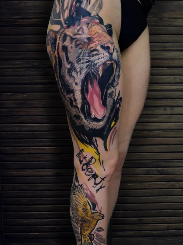 female color realism tattoo auf thigh #53534 | Tätowierer Anny Lorylin