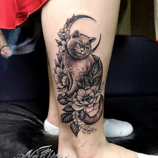 Graphic tattoo by Nadiya Abdrakhmanova in Уральск