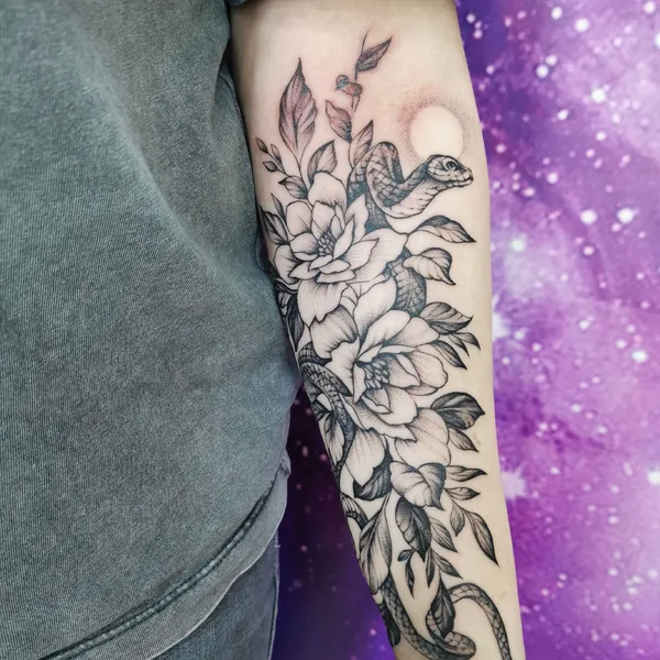 Graphic tattoo by Nadiya Abdrakhmanova in Уральск