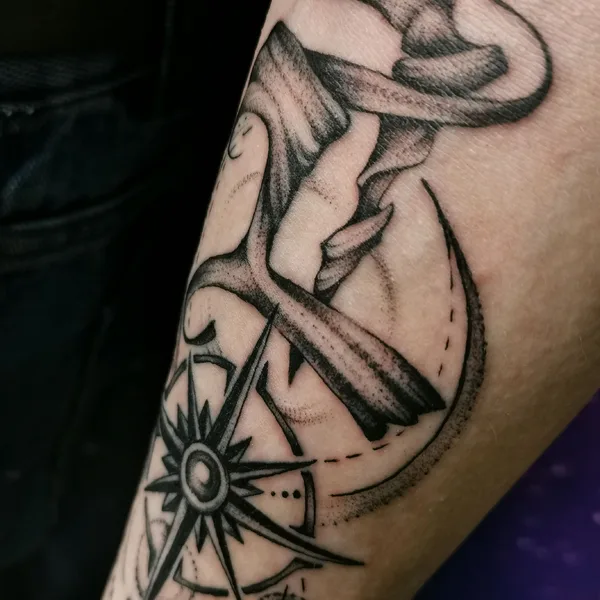 Graphic tattoo by Nadiya Abdrakhmanova in Уральск