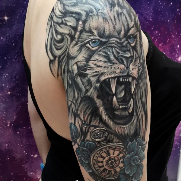Graphic tattoo by Nadiya Abdrakhmanova in Уральск