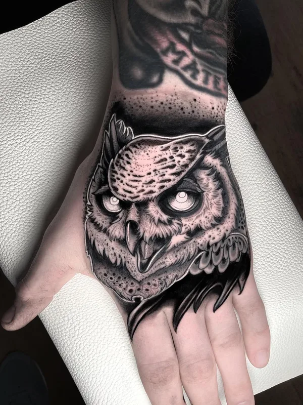 black and grey black and grey татуировка на back of hand #54240 | Тату мастер Josh Hurrell