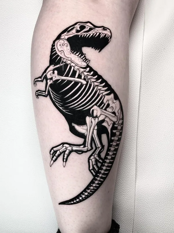 black blackwork татуировка на calf #54234 | Тату мастер Josh Hurrell