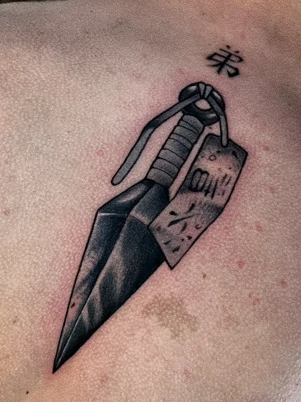 black and grey black and grey tattoo auf chest #67791 | Tätowierer Carne 