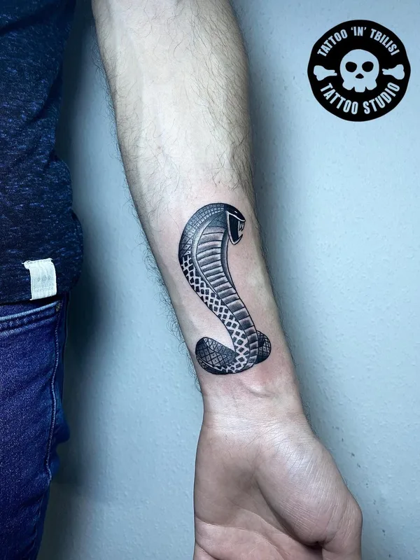 black and grey blackwork татуировка на wrist #54845 | Тату мастер George.ink Tattoo Tbilisi