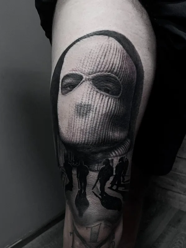black and grey realism tatouage sur thigh #54854 | Artiste tatoueur Григорий Поздняков