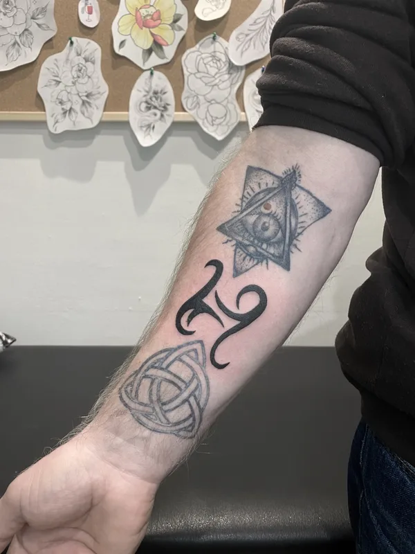 black and grey blackwork татуировка на forearm #40511 | Тату мастер Kir D.