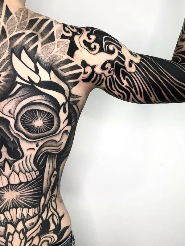black blackwork tattoo auf full back #32054 | Tätowierer Melow Perez