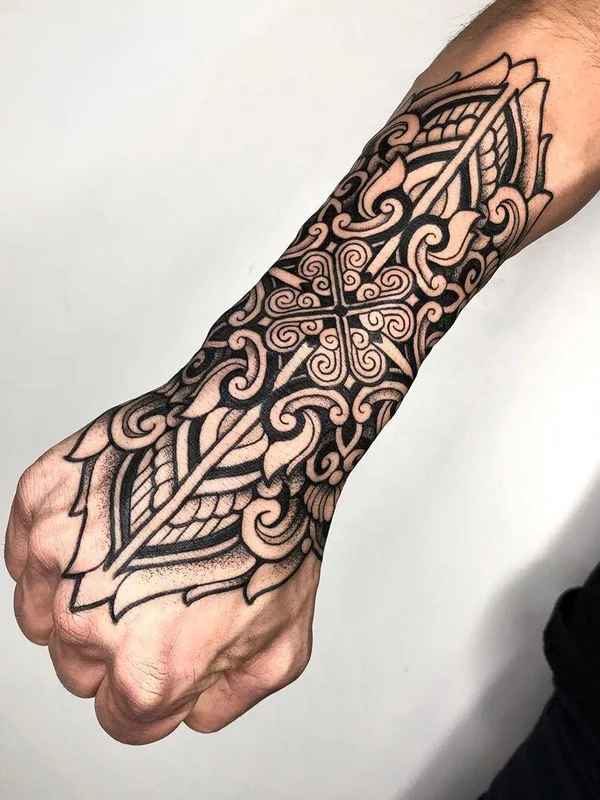 male black ornamental tattoo auf forearm #32053 | Tätowierer Melow Perez