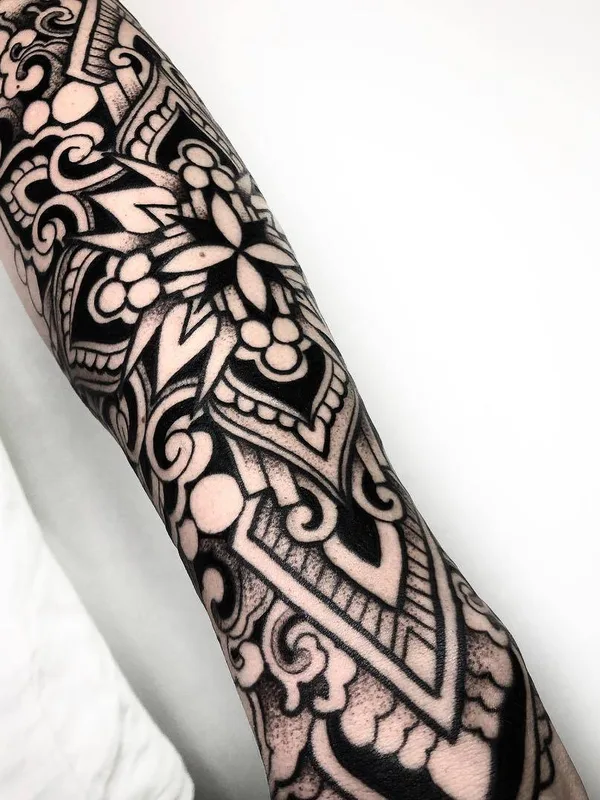 black blackwork tattoo auf forearm #32043 | Tätowierer Melow Perez